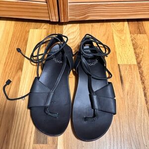 Chaco sage sandals, black leather, ankle wrap, size 9. Worn once.